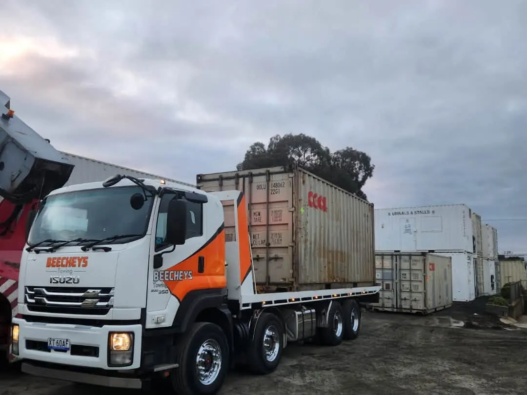 Beecheys Towing tow truck on a Launceston job