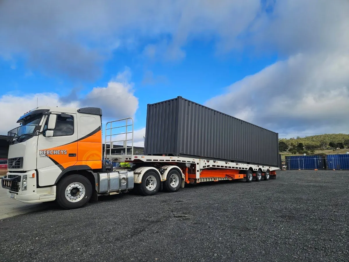 Beecheys Towing crew loading a vehicle on a Launceston job